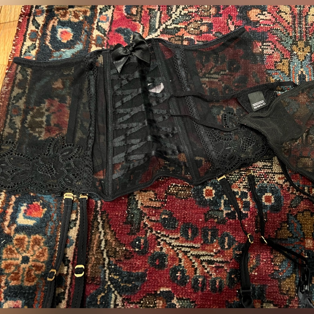 Victoria’s Secret garter belt and panties M/L